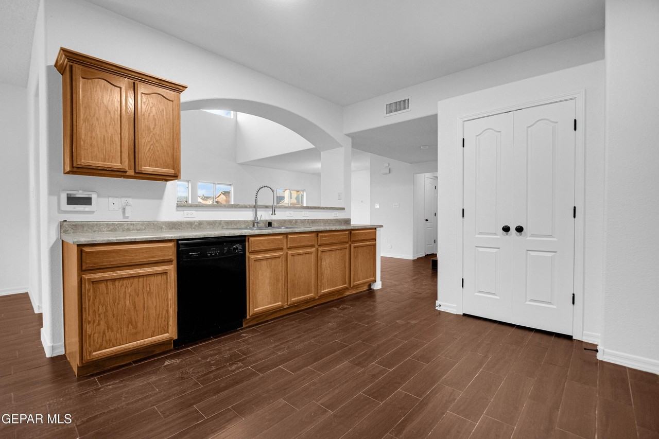 7085 Century Plant Dr - Photo 7 of 23