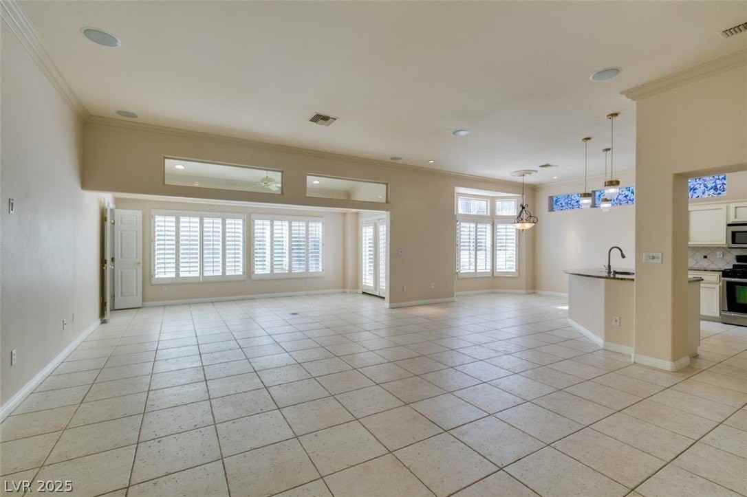 10041 Woodhouse Dr - Photo 4 of 45