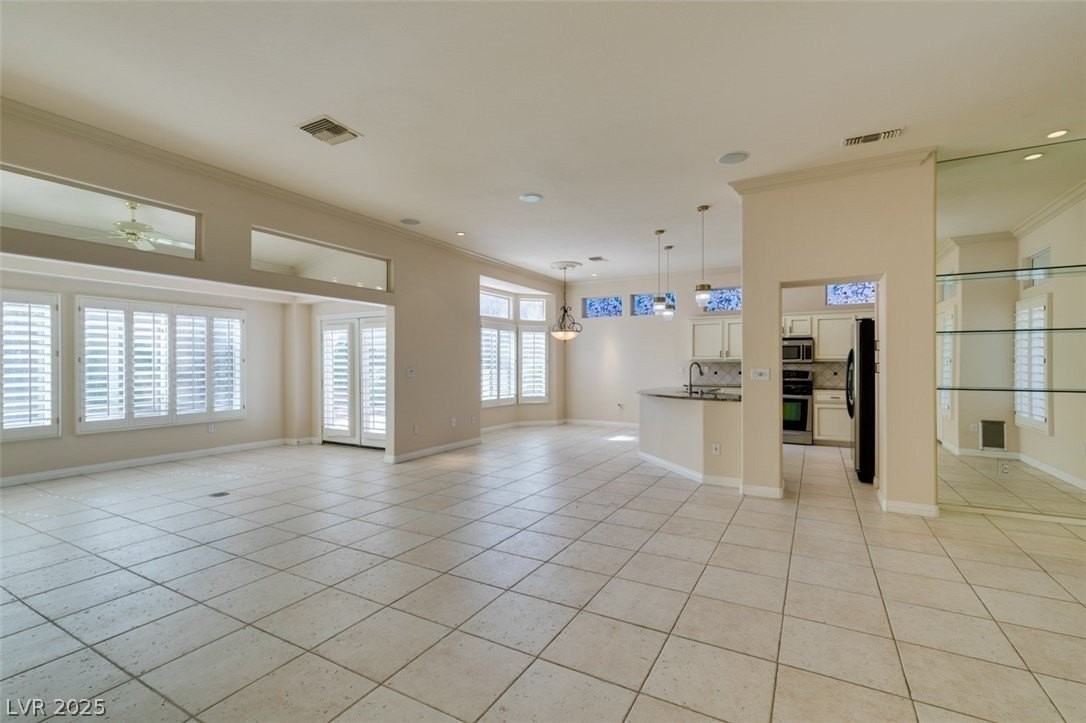 10041 Woodhouse Dr - Photo 5 of 45