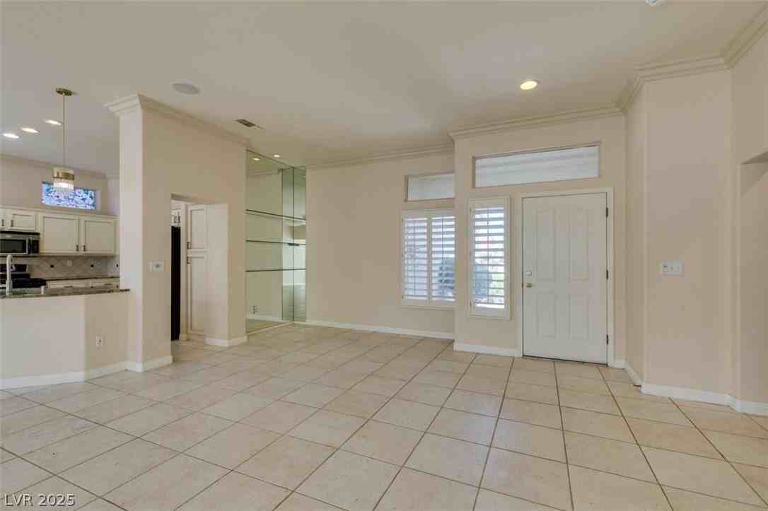 10041 Woodhouse Dr - Photo 6 of 45