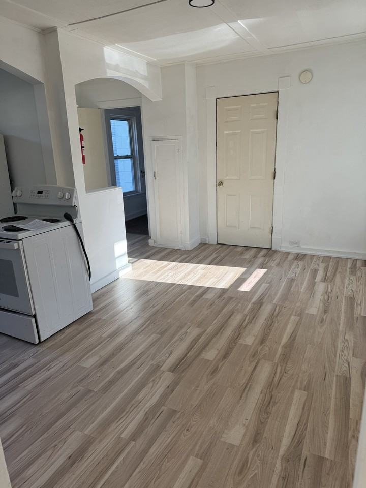 270 S Main St #3 - Photo 4 of 8