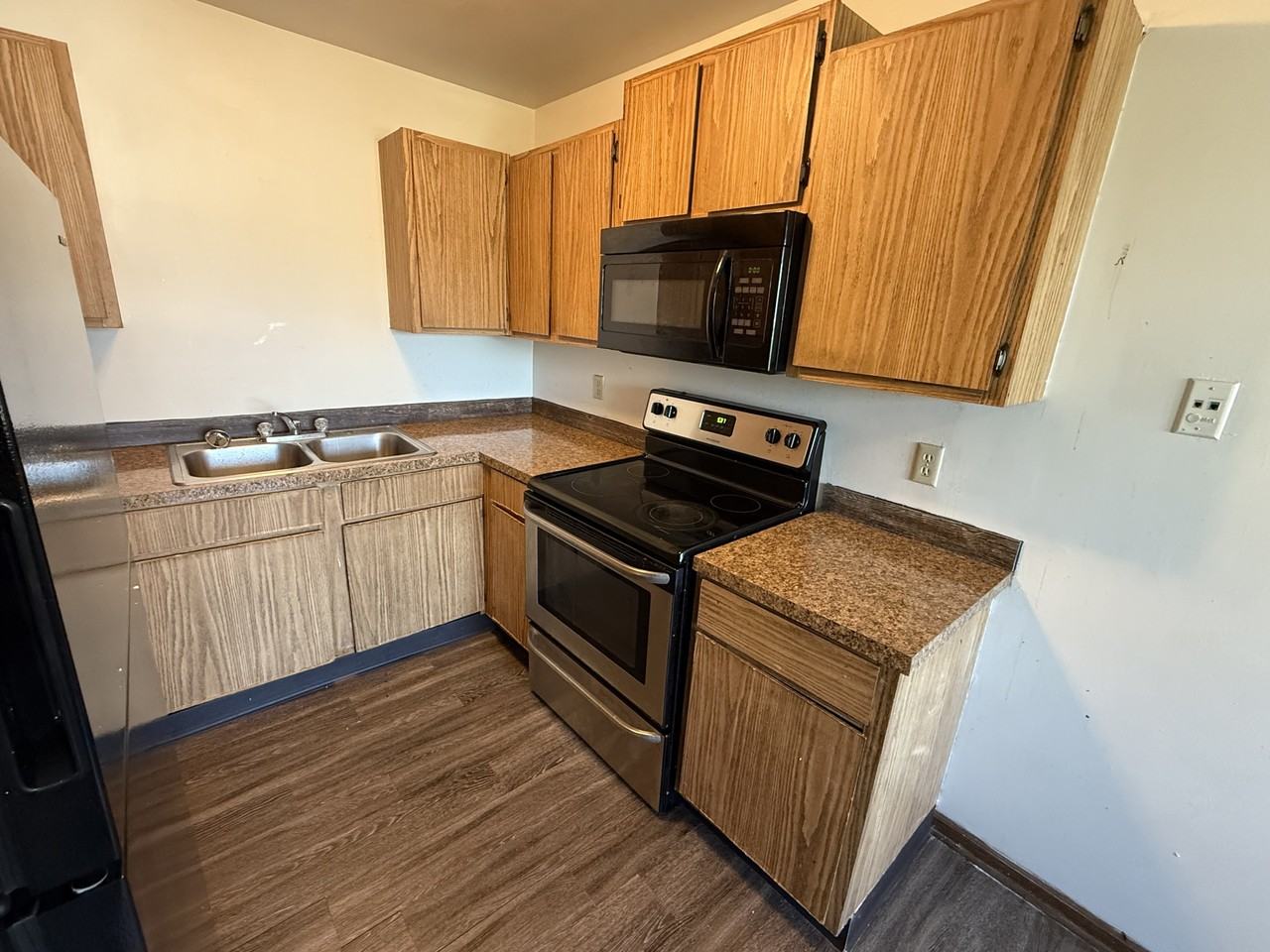 335 Oxford Ct #3 - Photo 2 of 9