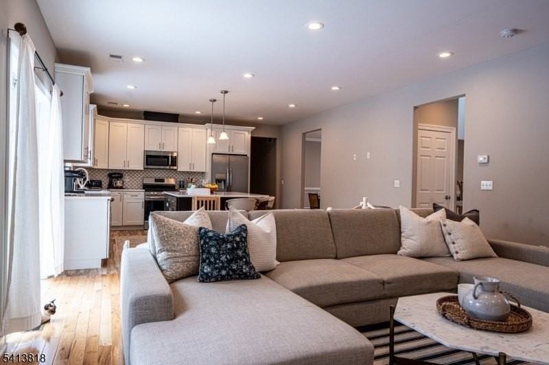 1 Reynolds Ave - Photo 5 of 25