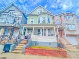 featured image of 411 Fulton St #2