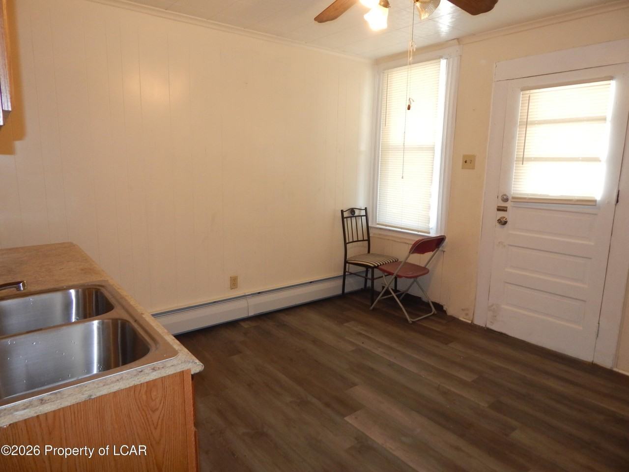 13 Woodbury St - Photo 5 of 11