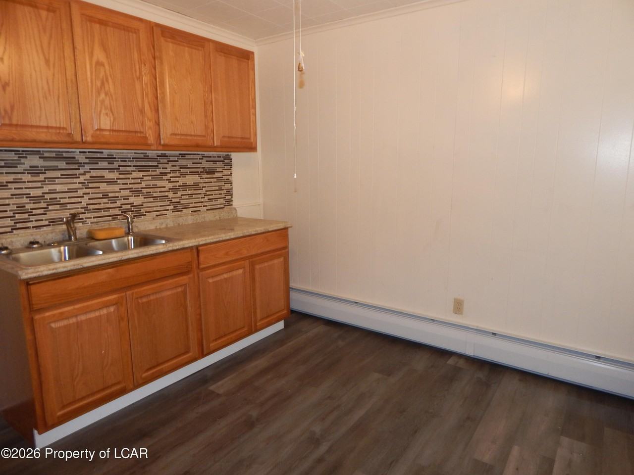 13 Woodbury St - Photo 6 of 11