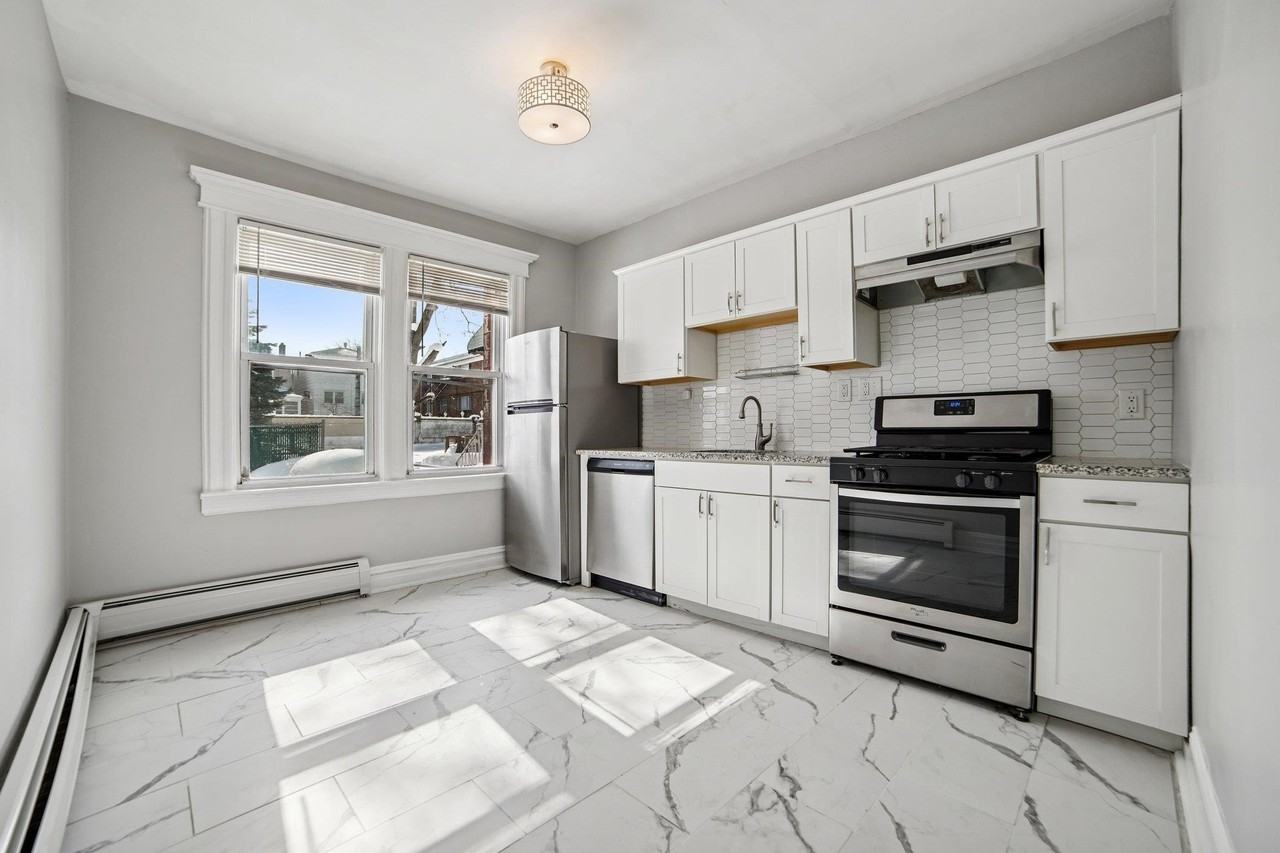 78 W 6th St #1 - Photo 4 of 27