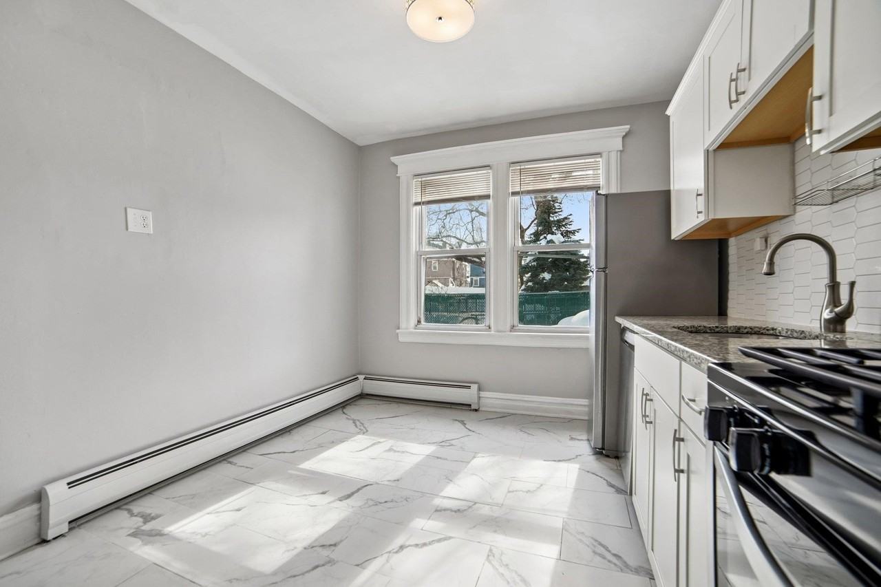 78 W 6th St #1 - Photo 7 of 27