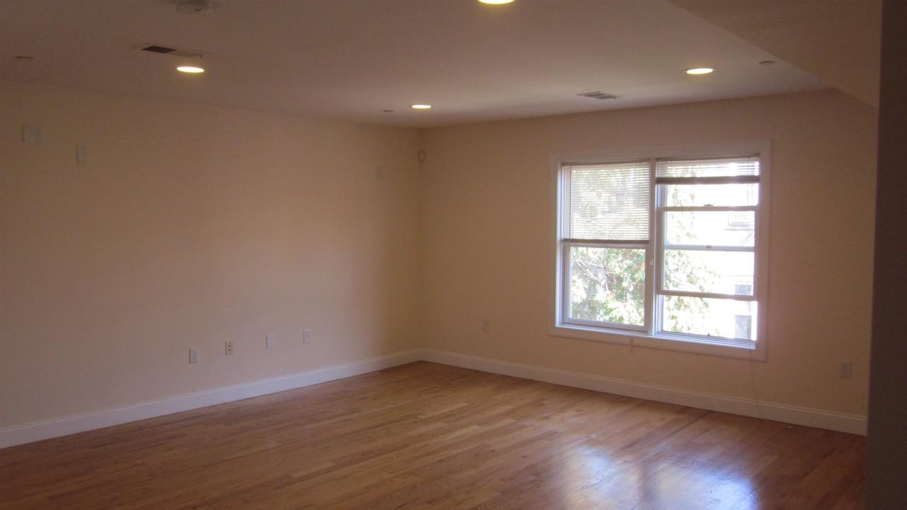 134 63rd St #305 - Photo 2 of 12