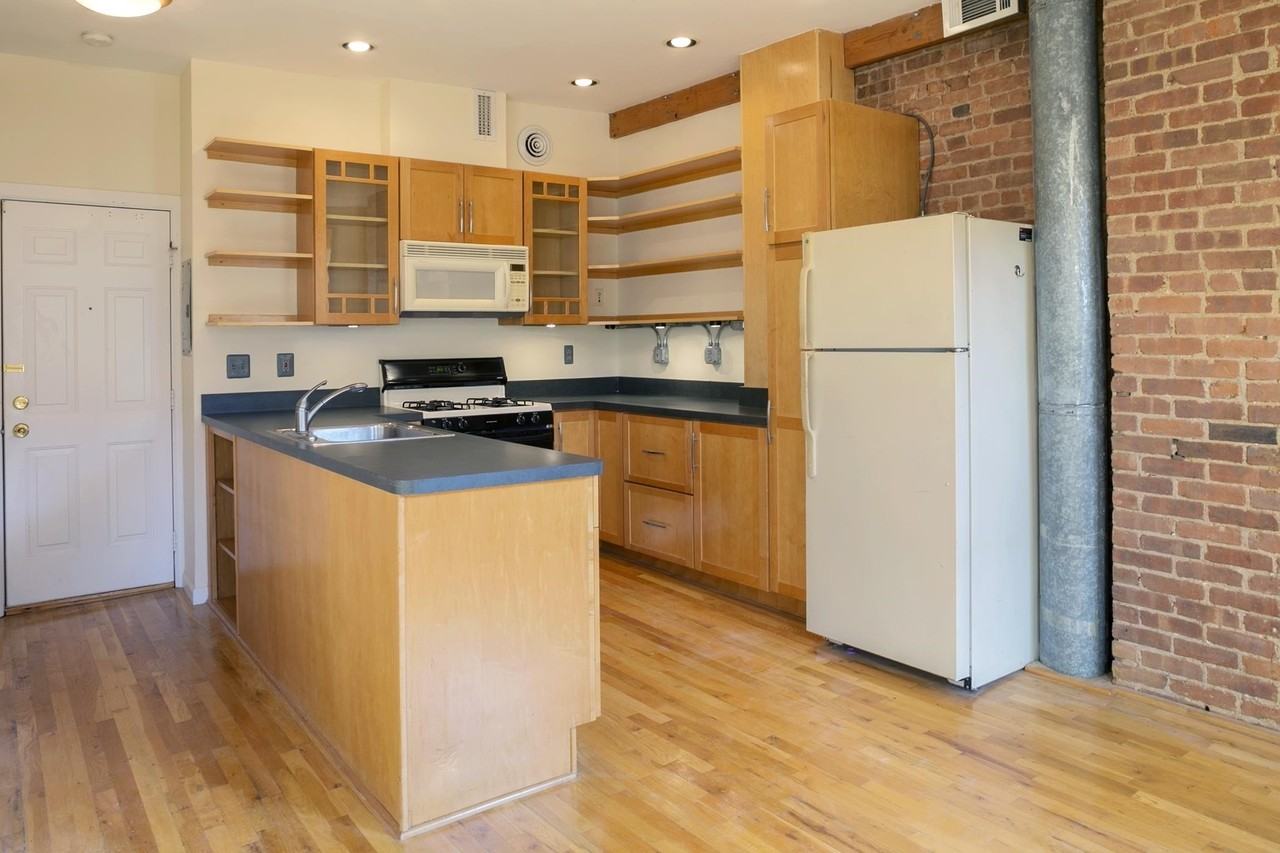 110 Morris St #PH - Photo 2 of 14