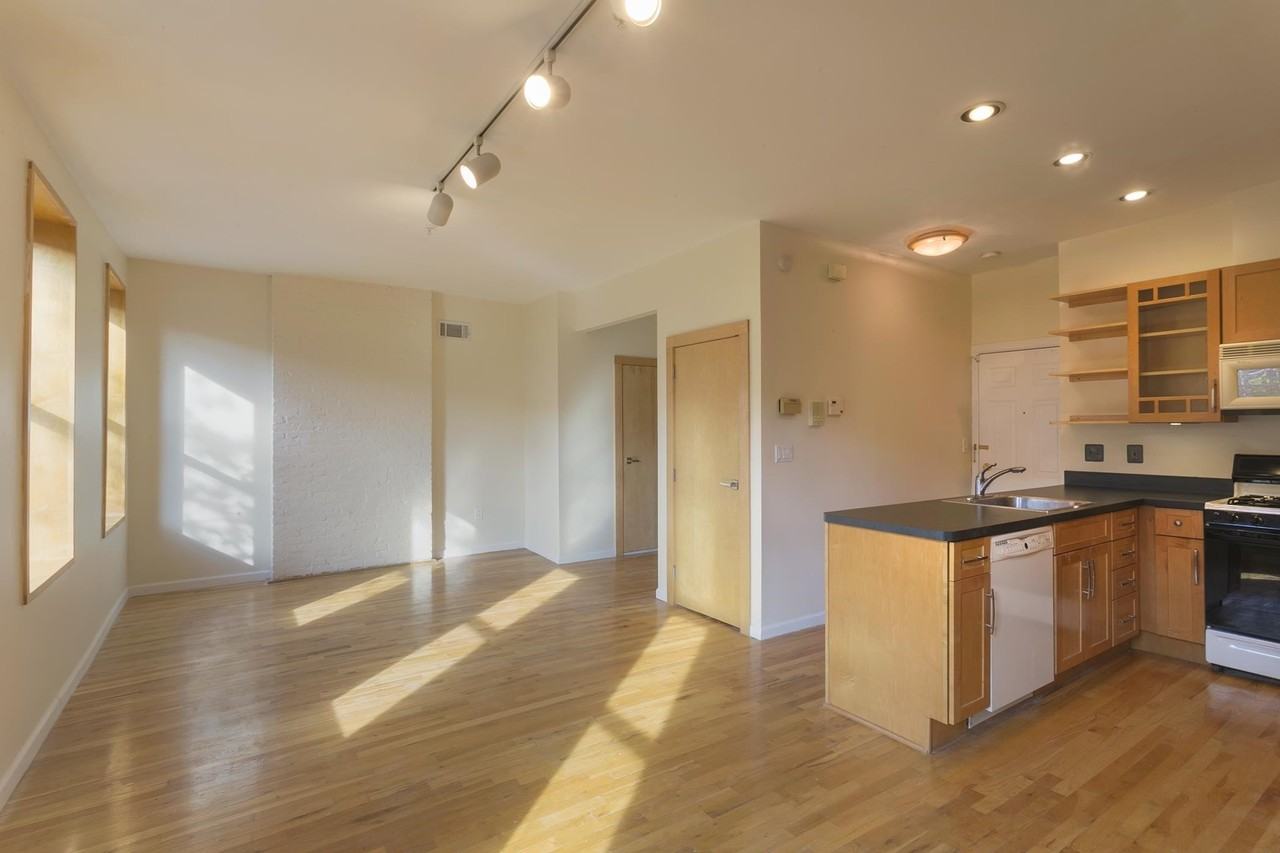 110 Morris St #PH - Photo 3 of 14