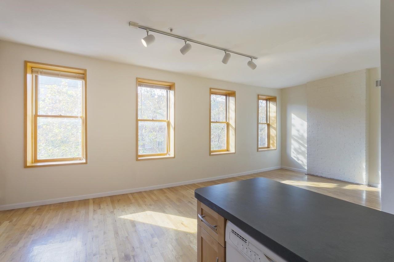 110 Morris St #PH - Photo 5 of 14