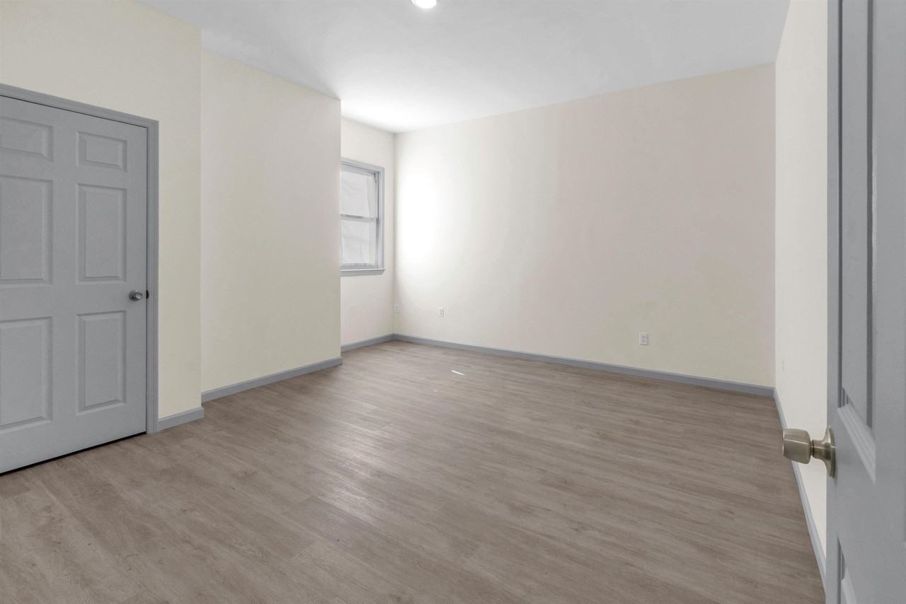 181 N 6th St #1 - Photo 4 of 26