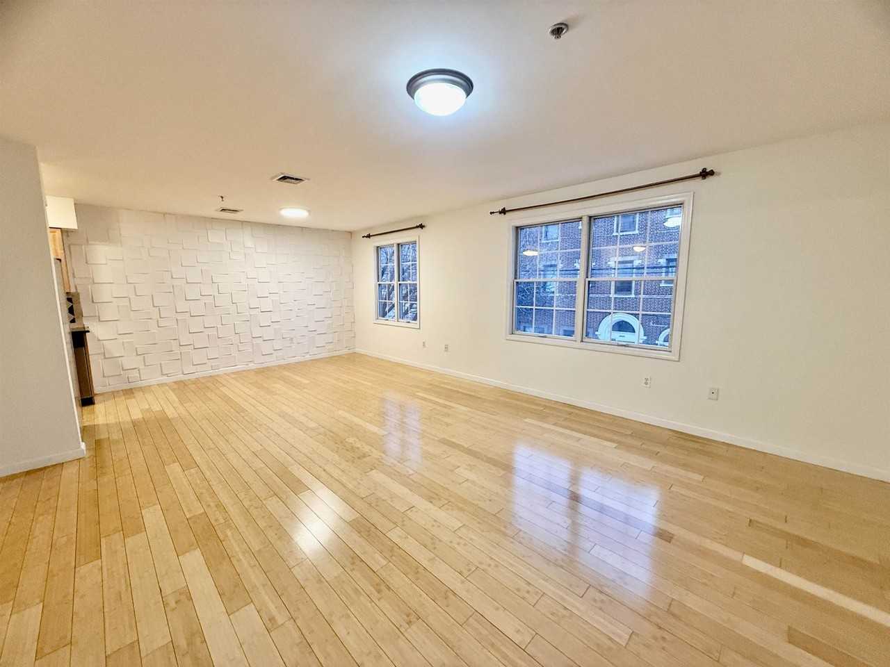 301 61st St #1C - Photo 2 of 8