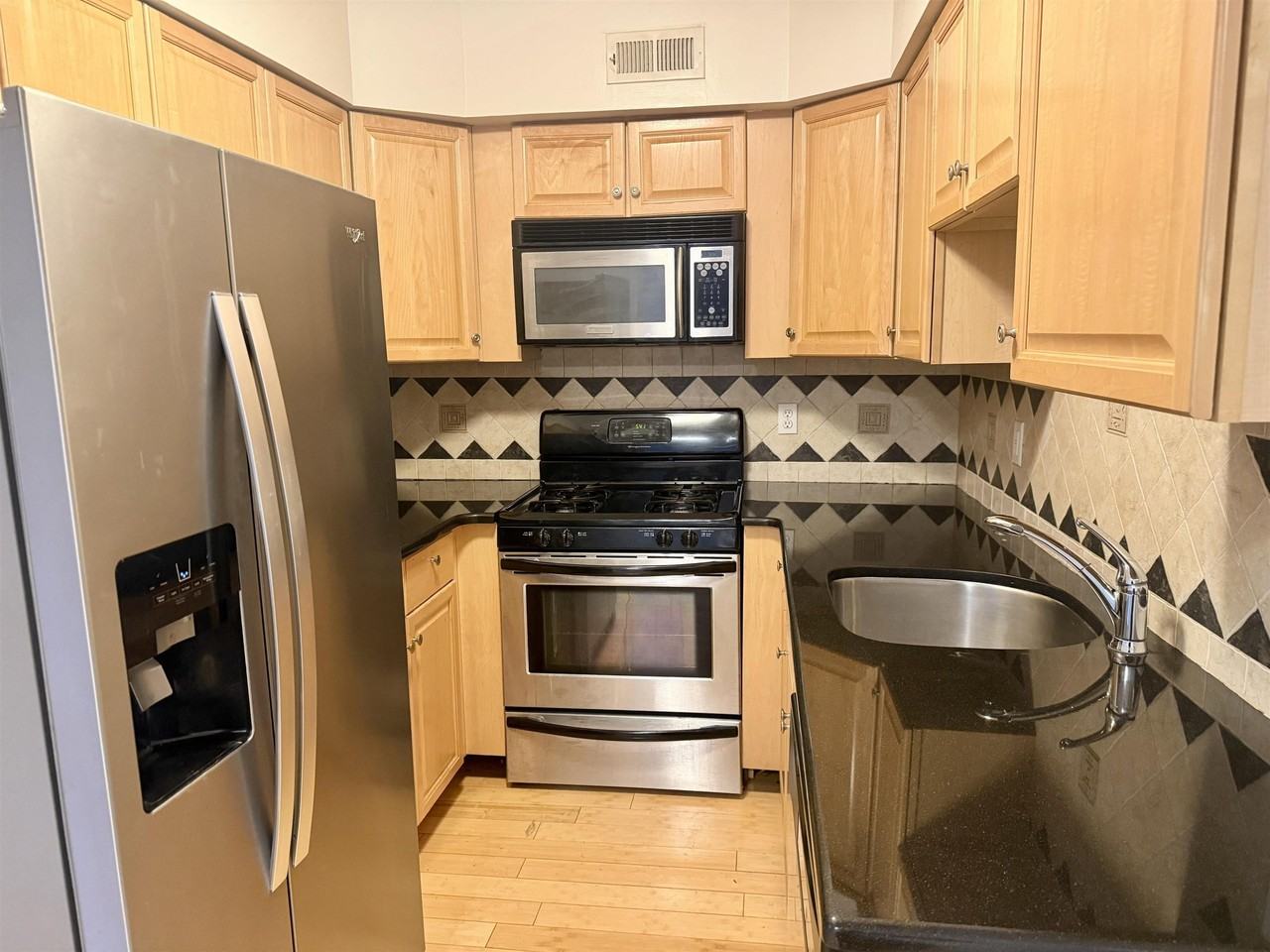 301 61st St #1C - Photo 5 of 8