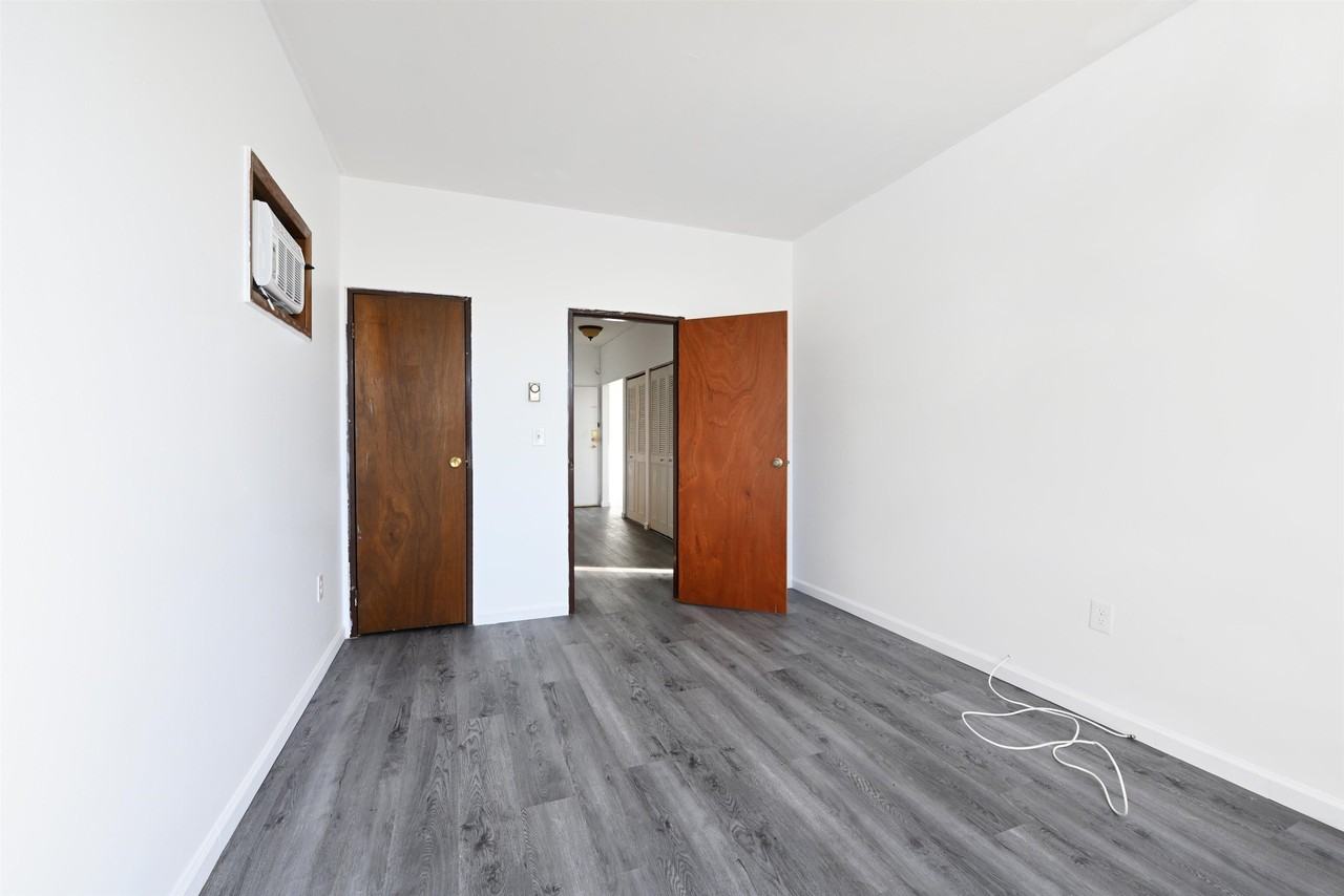 415417 Central Ave #4R - Photo 3 of 10