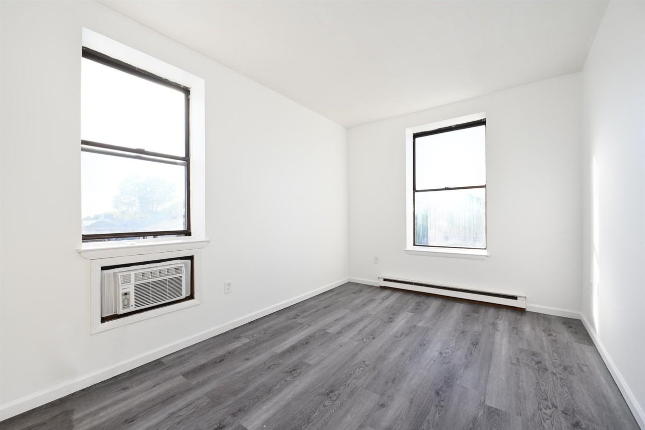 415417 Central Ave #4R - Photo 7 of 10