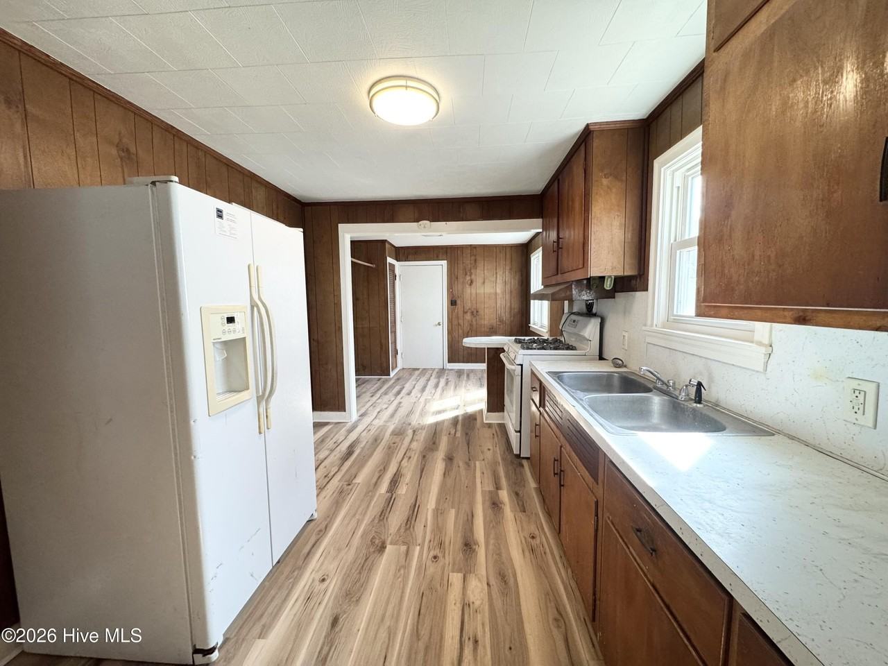 1100 W Williams Cir - Photo 2 of 7