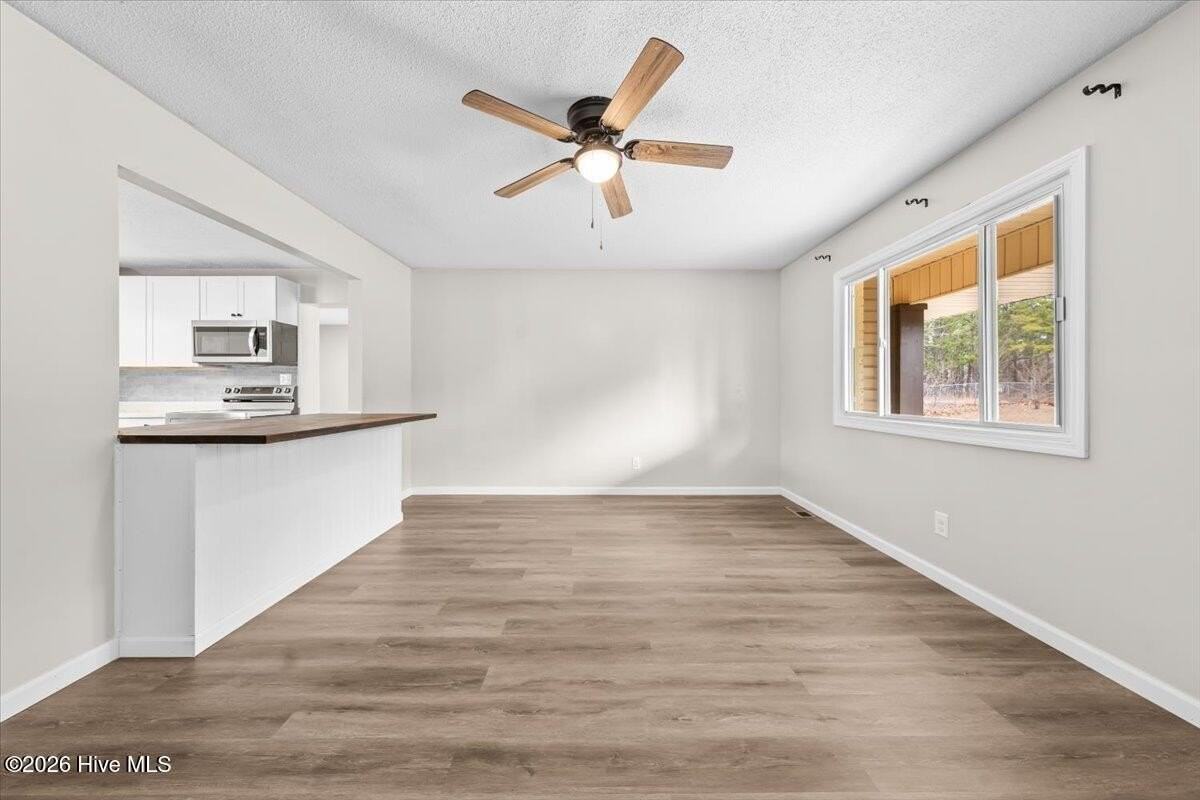 1084 Windblow Rd - Photo 3 of 23