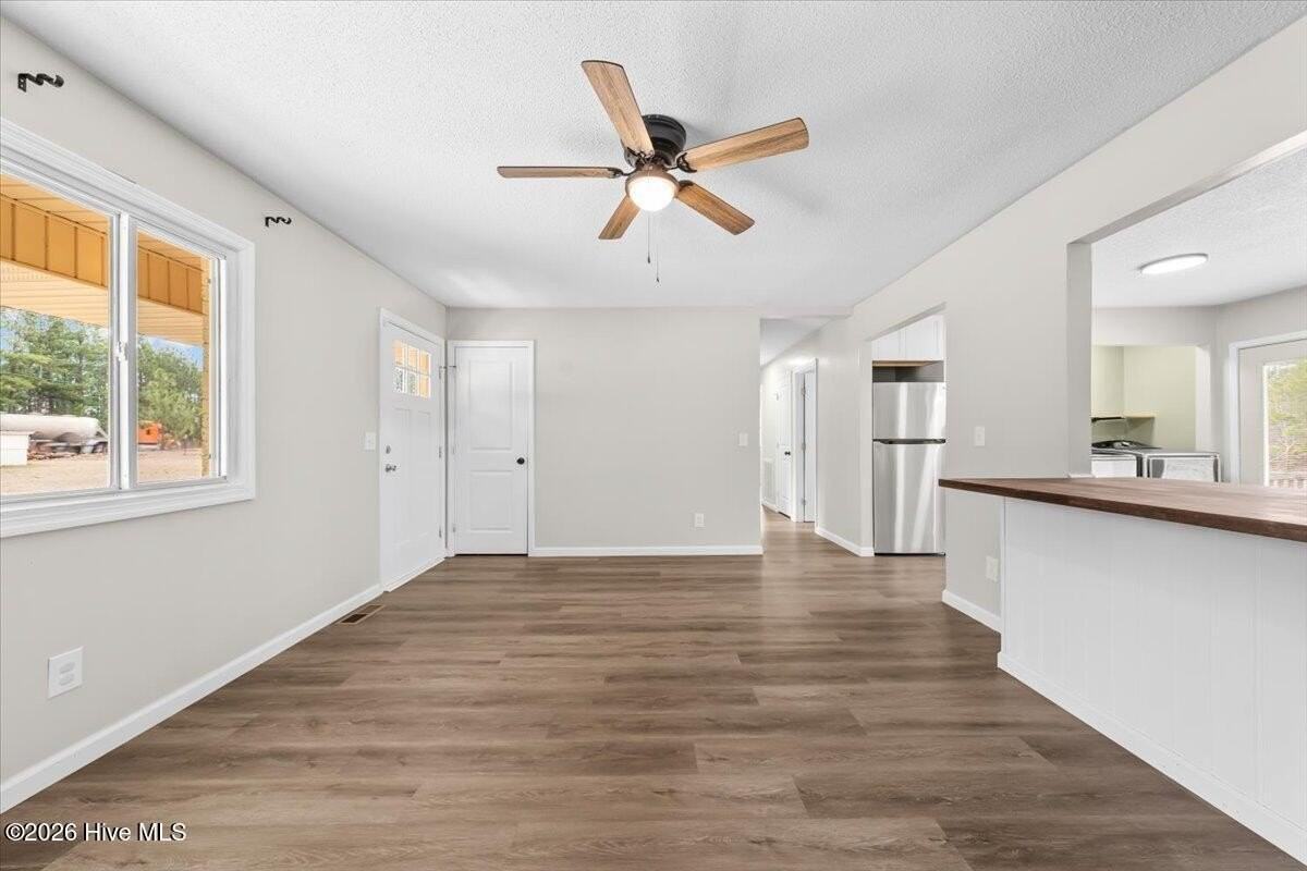 1084 Windblow Rd - Photo 4 of 23