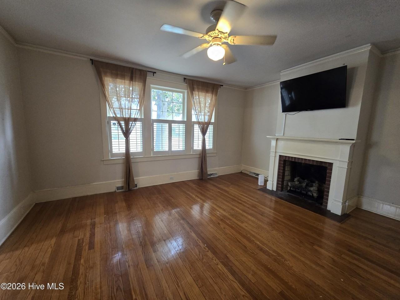 203 N Granville St - Photo 2 of 19