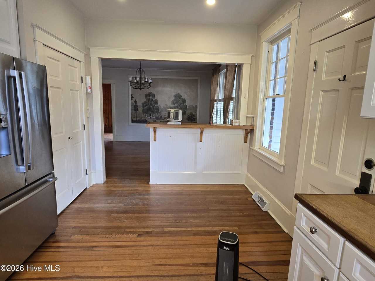 203 N Granville St - Photo 4 of 19