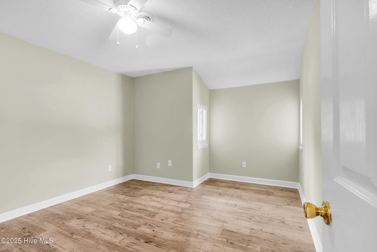 125 Pirates Rd Apt 5 - Photo 2 of 36