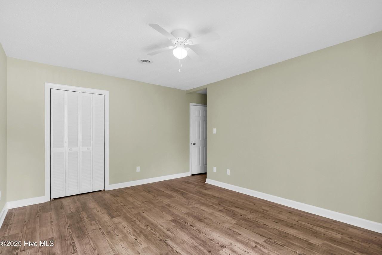 125 Pirates Rd Apt 5 - Photo 5 of 36