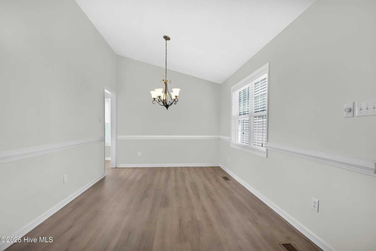 705 E Hightree Ln - Photo 6 of 27