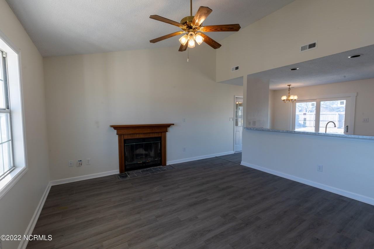 135 Parnell Rd - Photo 2 of 19