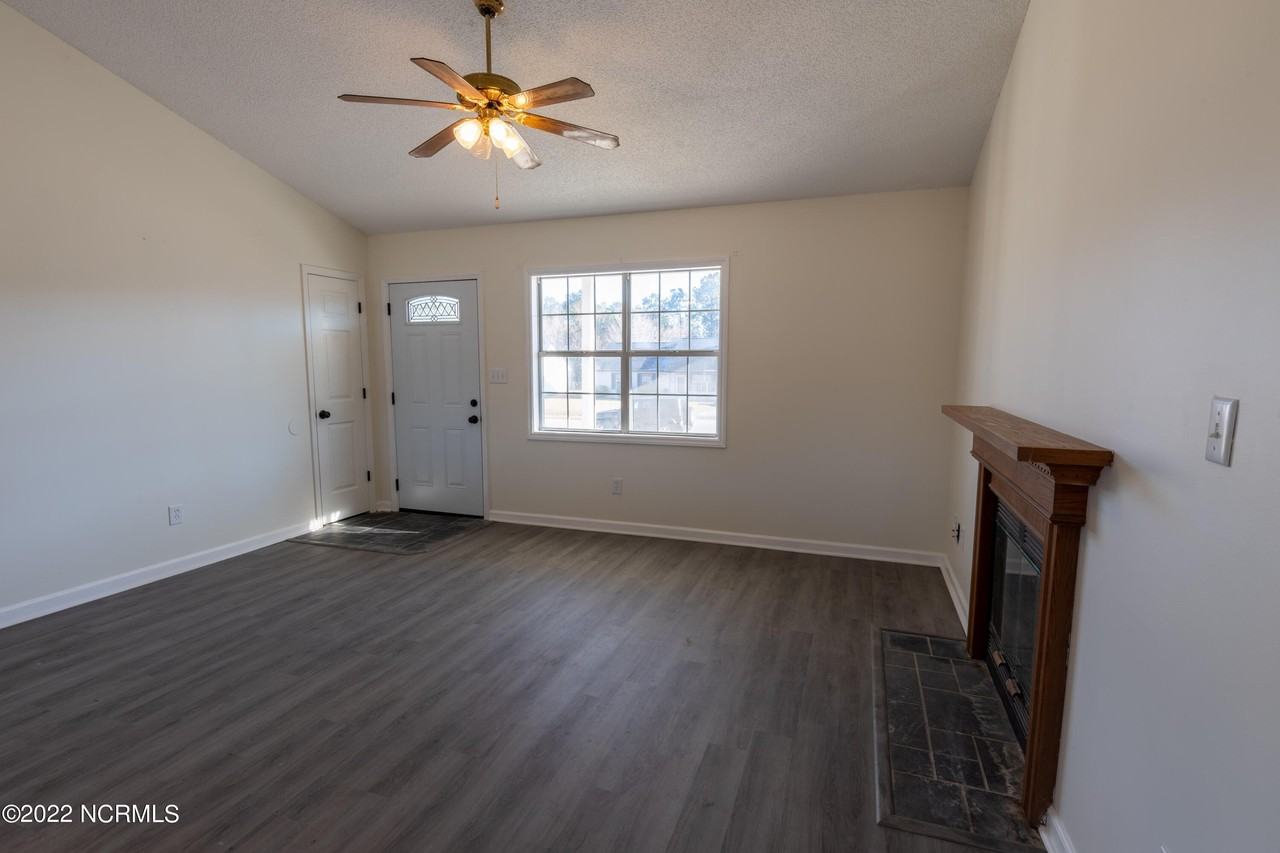 135 Parnell Rd - Photo 3 of 19