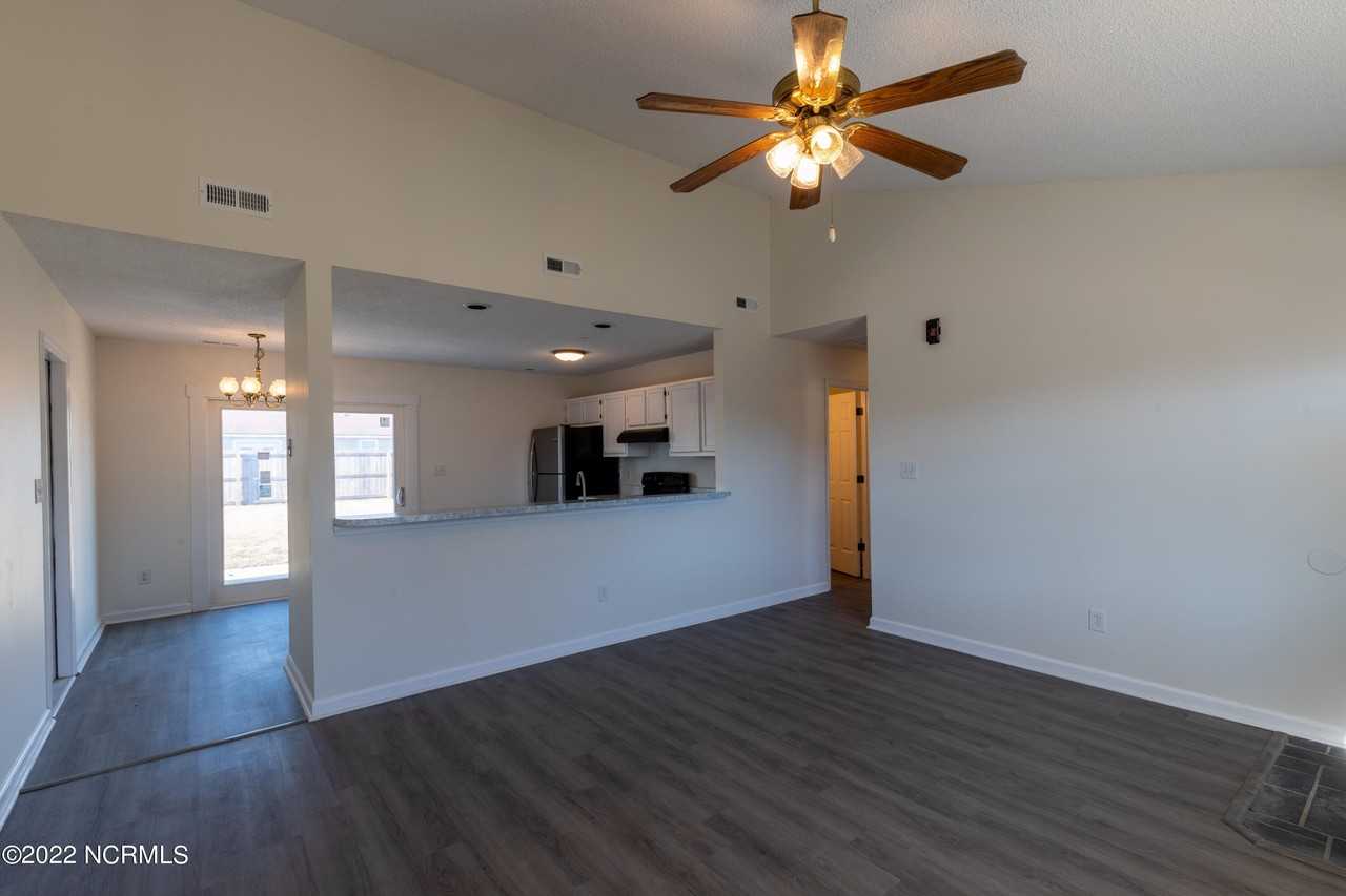 135 Parnell Rd - Photo 4 of 19