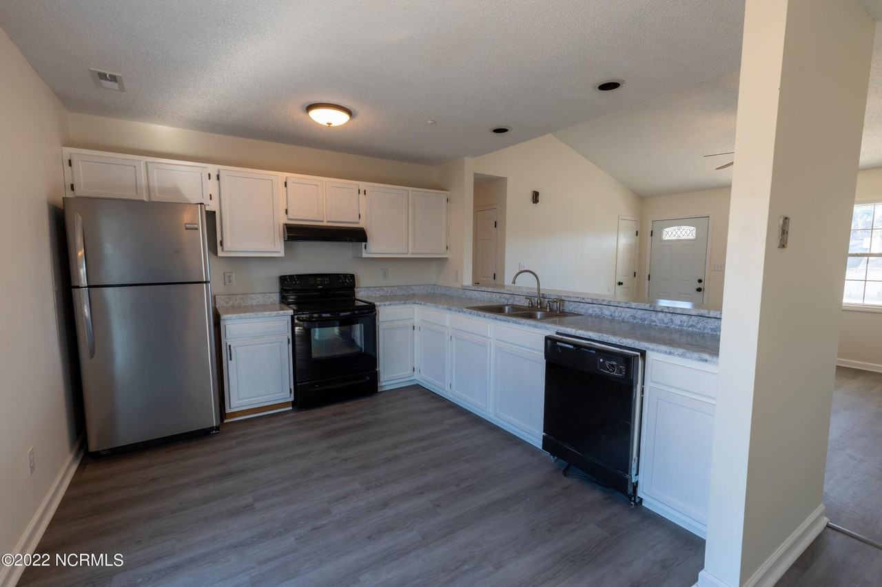 135 Parnell Rd - Photo 5 of 19