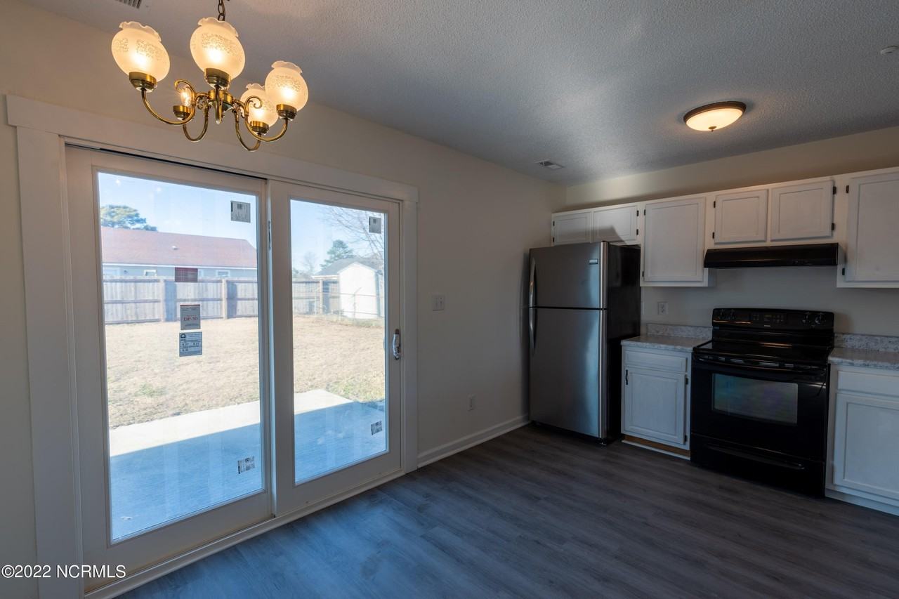 135 Parnell Rd - Photo 6 of 19