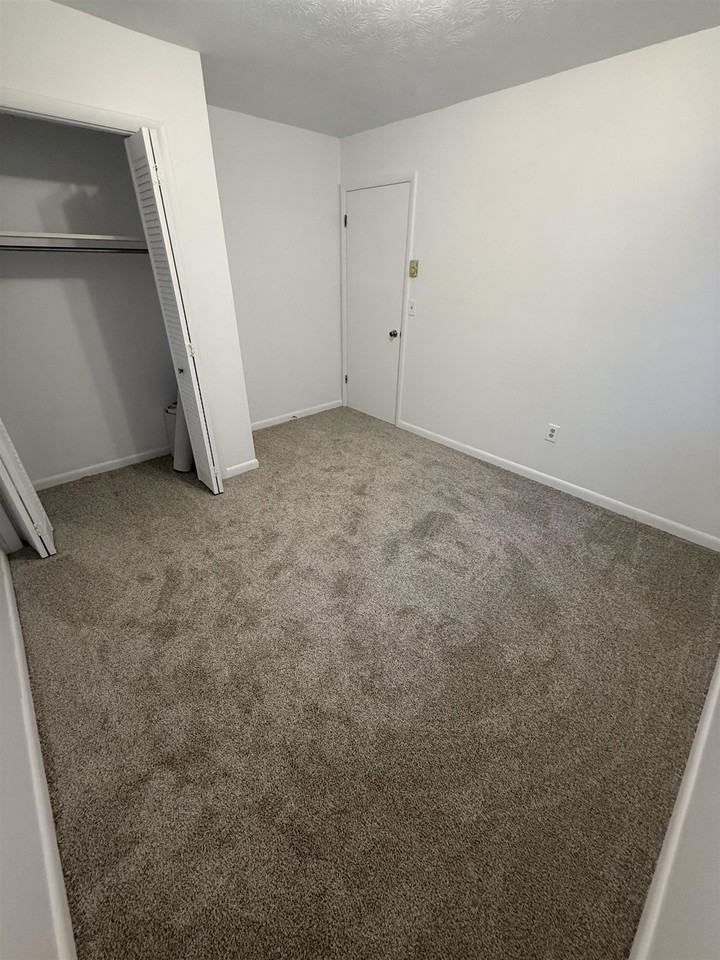 1045 Moore St #B - Photo 7 of 9