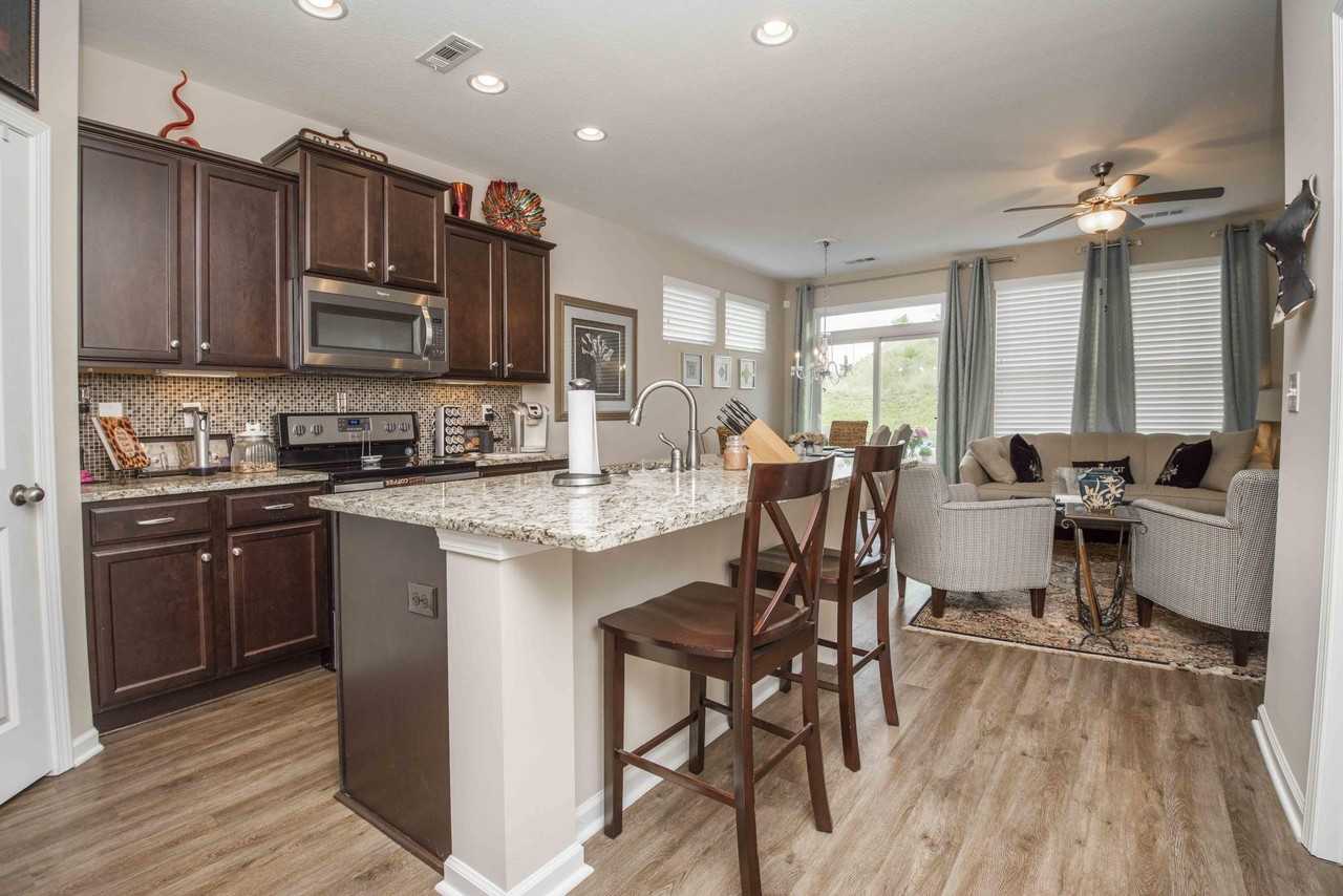 10708 Grantham Ln - Photo 2 of 13