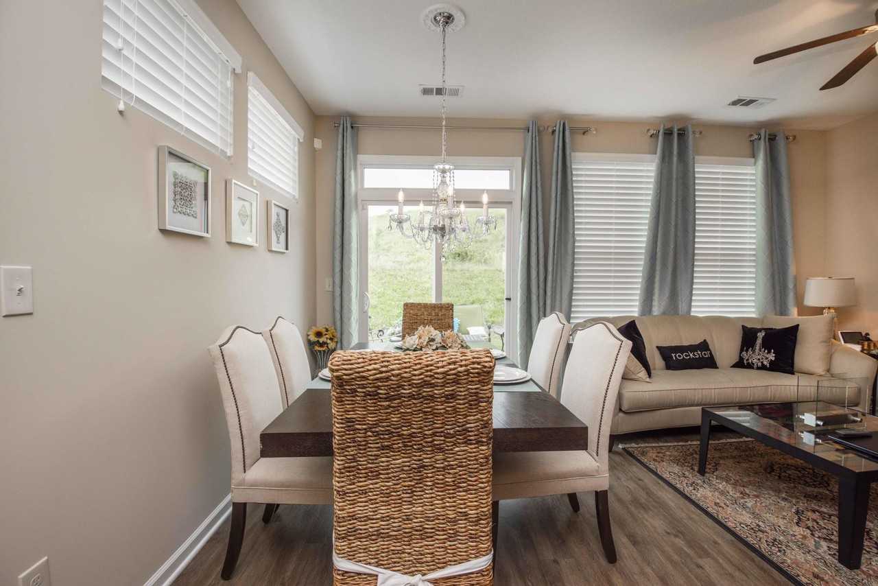 10708 Grantham Ln - Photo 5 of 13