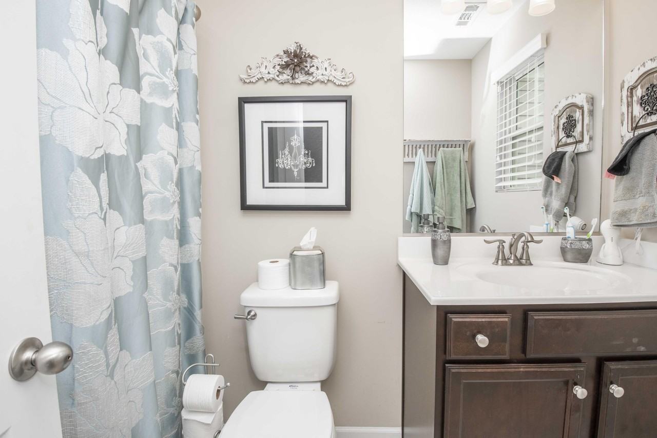 10708 Grantham Ln - Photo 7 of 13