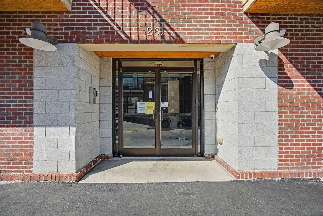 261 S Limestone Unit 304 - Photo 2 of 50