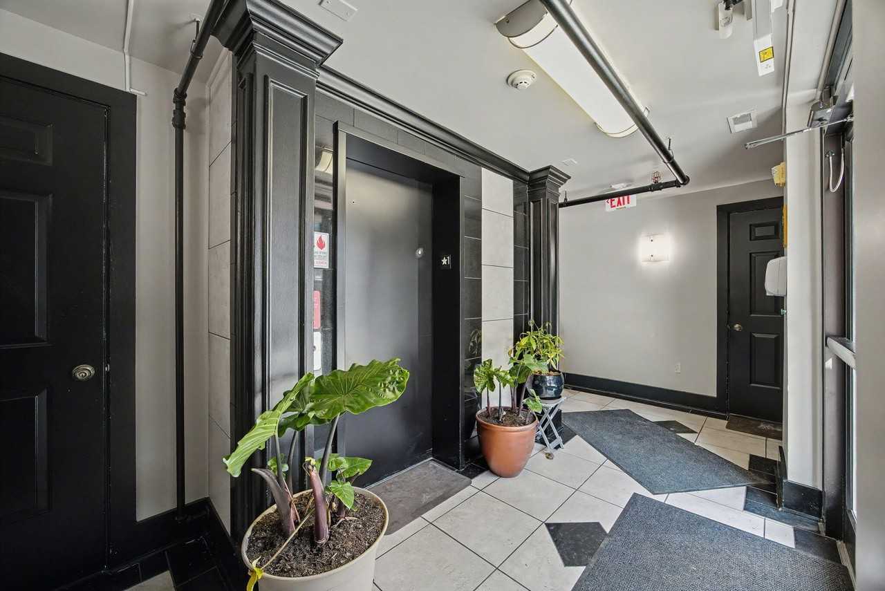 261 S Limestone Unit 304 - Photo 3 of 50