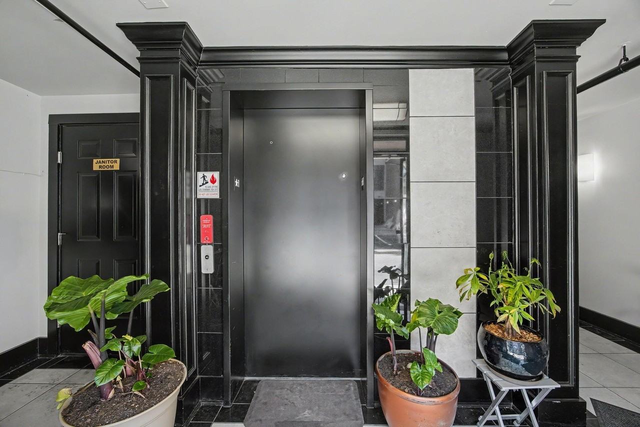 261 S Limestone Unit 304 - Photo 4 of 50