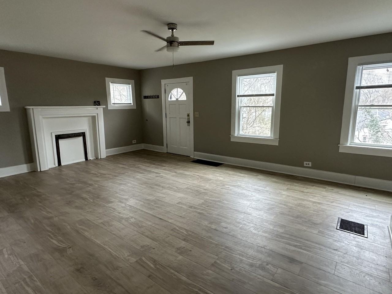 302 Clay St - Photo 4 of 44