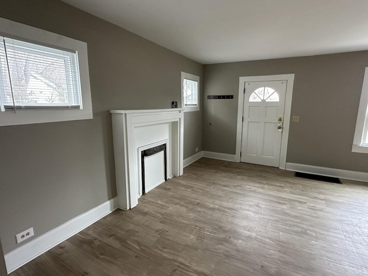 302 Clay St - Photo 6 of 44