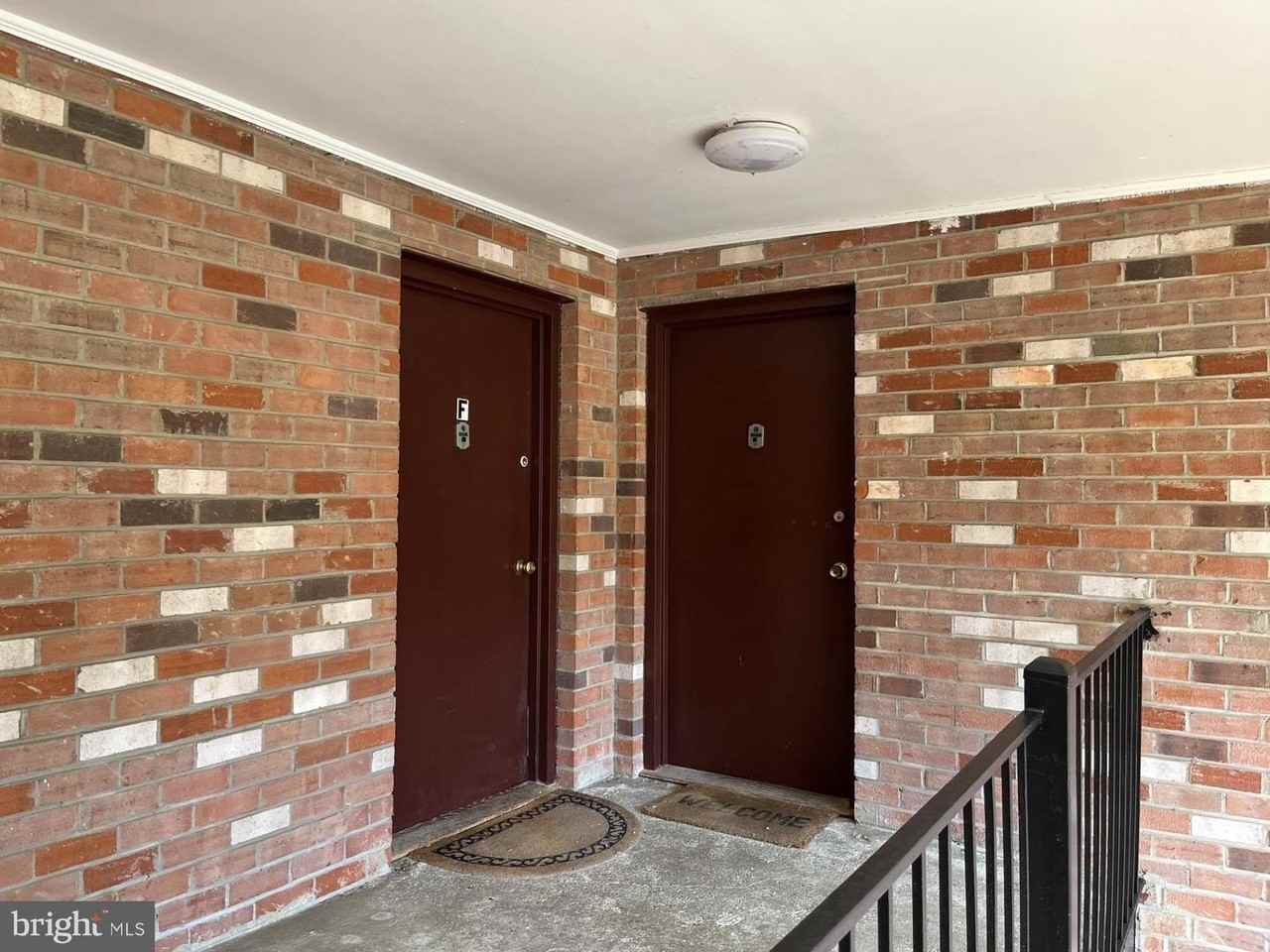 211 Victor Pkwy Apt F - Photo 2 of 15