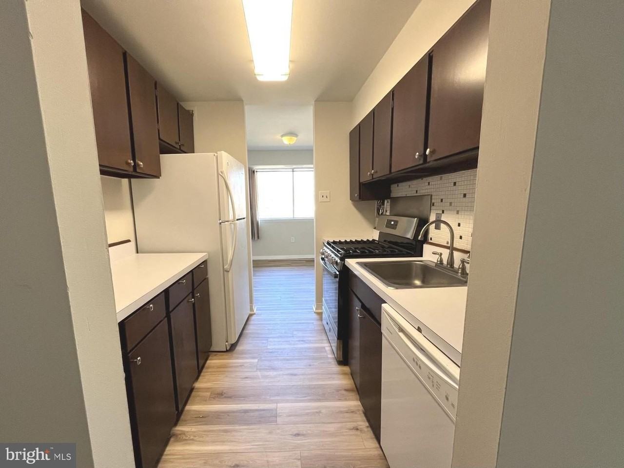 211 Victor Pkwy Apt F - Photo 3 of 15