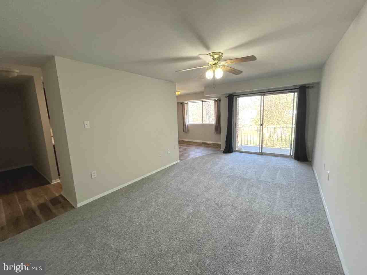 211 Victor Pkwy Apt F - Photo 5 of 15