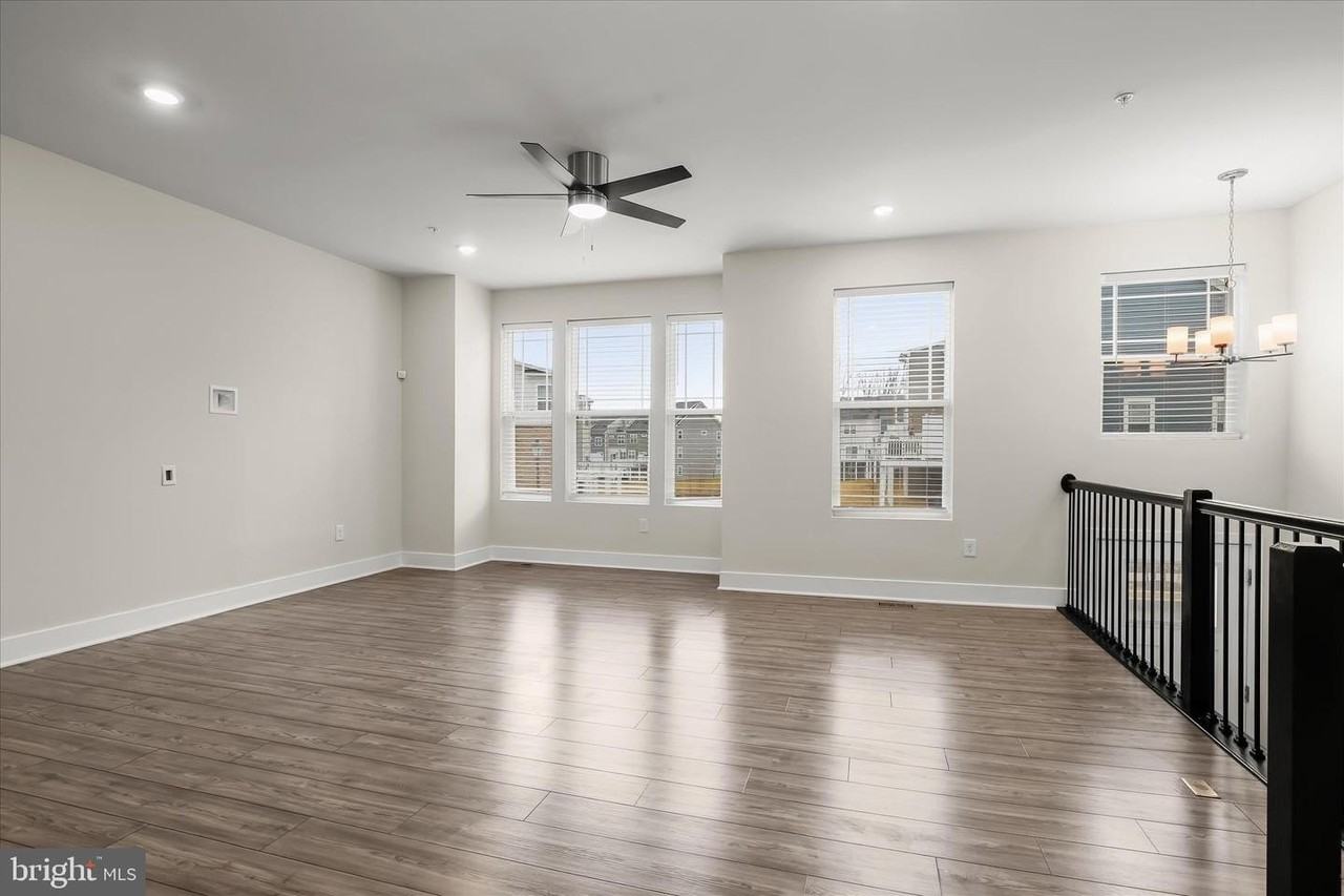 304 Sweetbay Rd - Photo 7 of 50