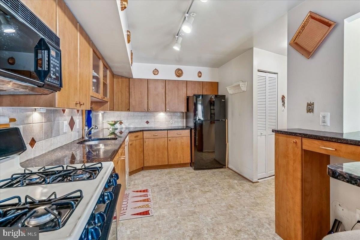 9039 Sligo Creek Pkwy - Photo 4 of 50