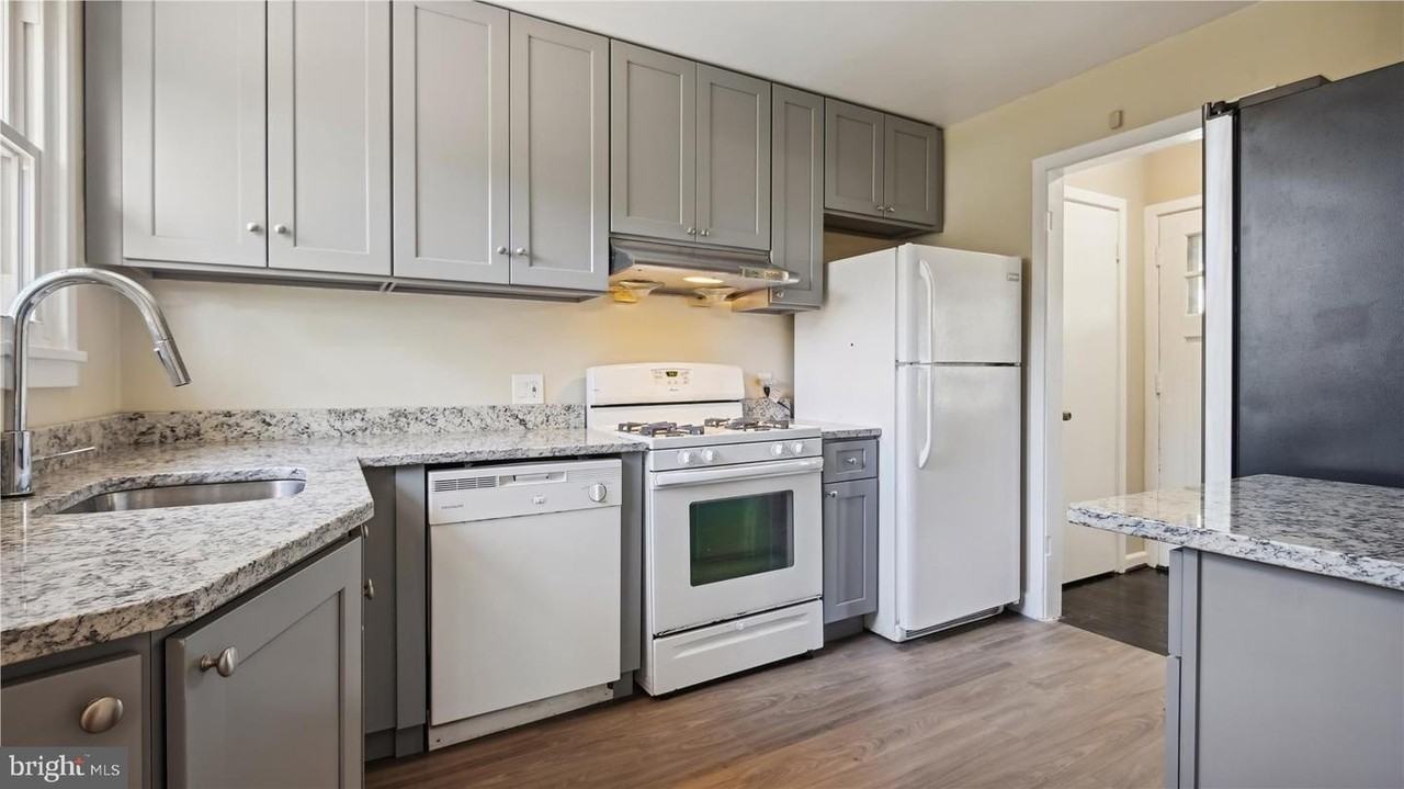 1123 Parrish Dr - Photo 5 of 20