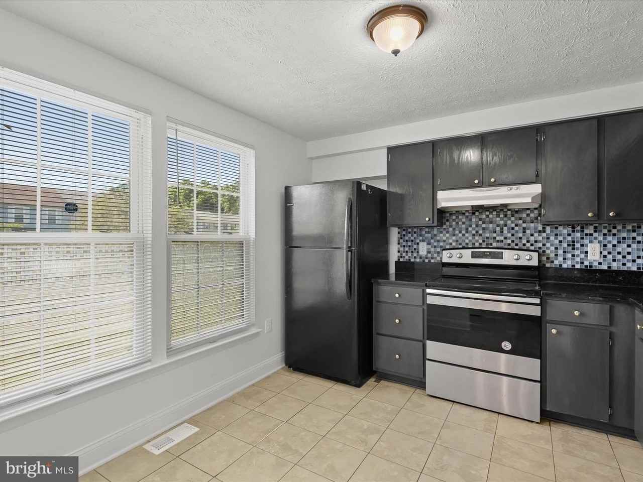 23 Ivy Oak Ct - Photo 3 of 33